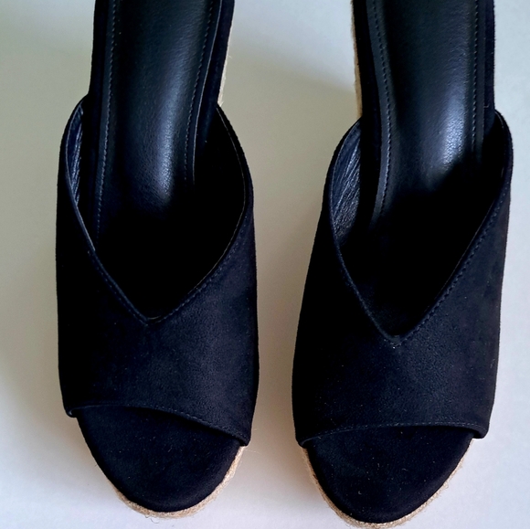 BLACK SUEDE PLATFORM,  SLIP ON, OPEN TOE. NEW WITHOUT TAG. SIZE US 8 RUN LARGE. - Picture 11 of 16